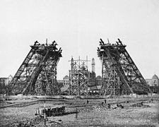 7 décembre 1887 : montage de la partie inférieure sur les pylônes en charpente